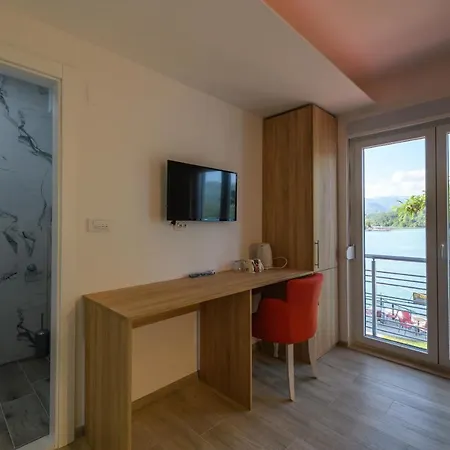 Ξενοδοχείο με διαμερίσματα Lakeside Luxury