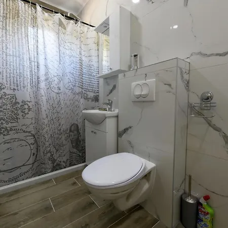 Ξενοδοχείο με διαμερίσματα Lakeside Luxury 3*