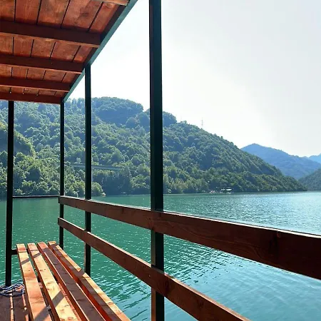 Lakeside Luxury 3*