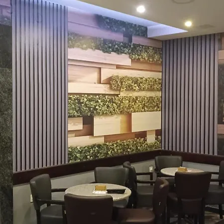 아파트호텔 Lakeside Luxury 3*