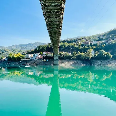 Lakeside Luxury 아파트호텔 Jablanica