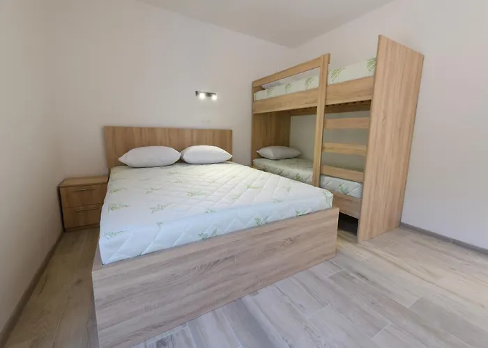 Lakeside Luxury Aparthotel 3*